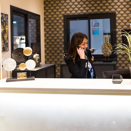 מלון De La Terrasse 2*