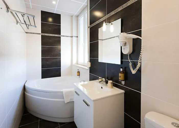 De La Terrasse Hotel 2*