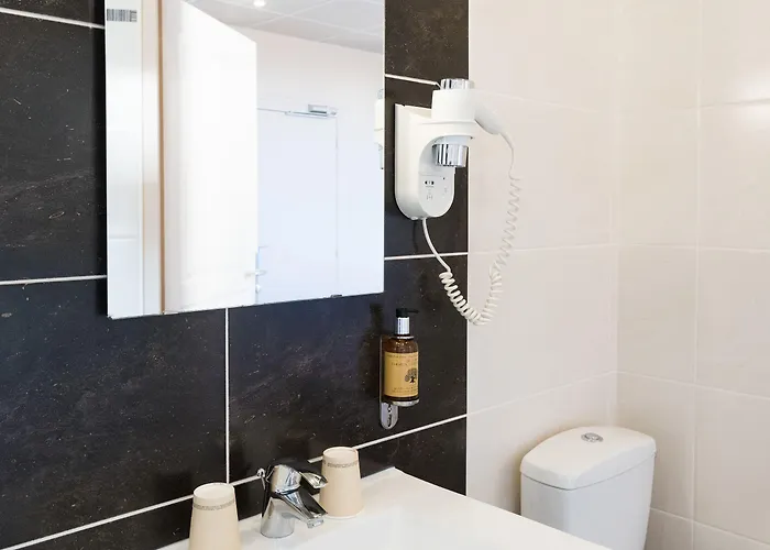 Hotel De La Terrasse 2*